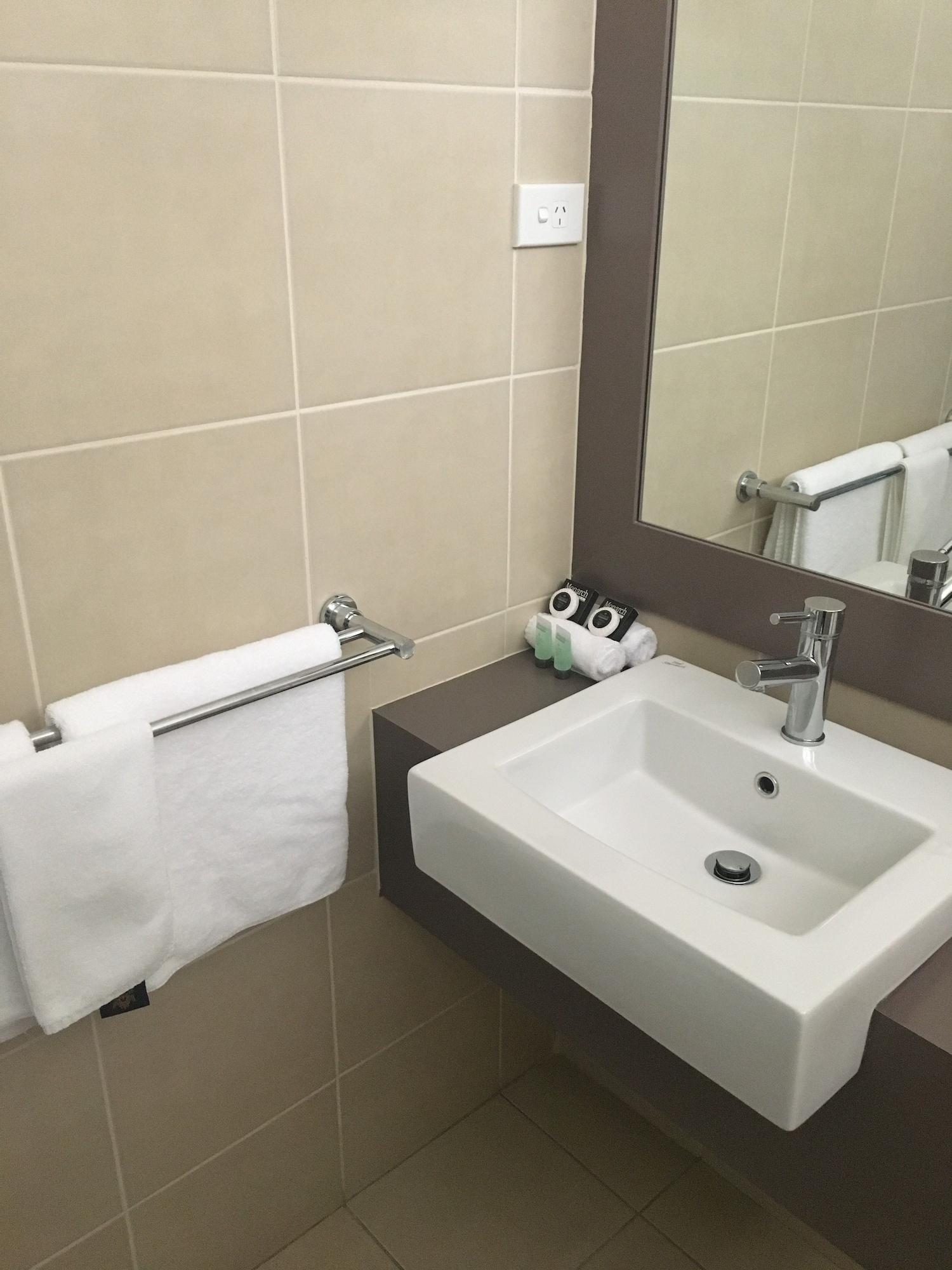 Southgate Motel Шепъртън Екстериор снимка